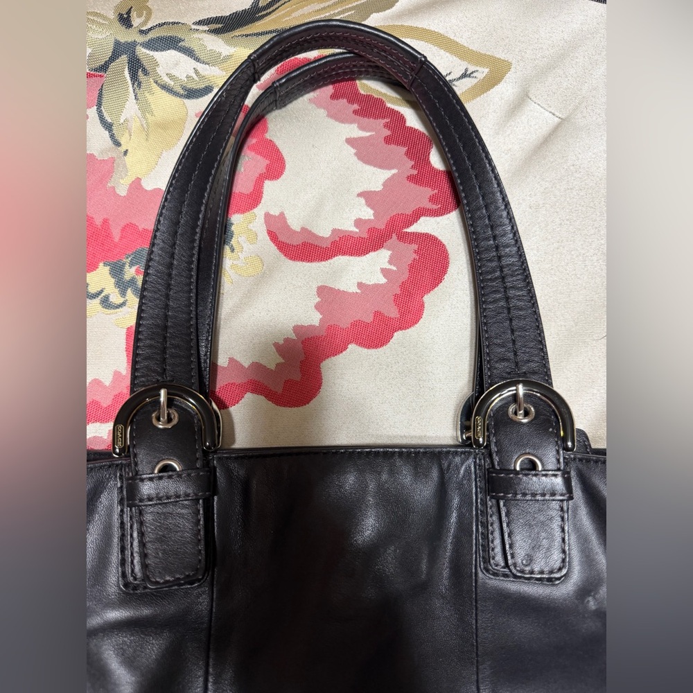 COACH Classic Black Leather Tote Bag - Sleek Everyday Carry